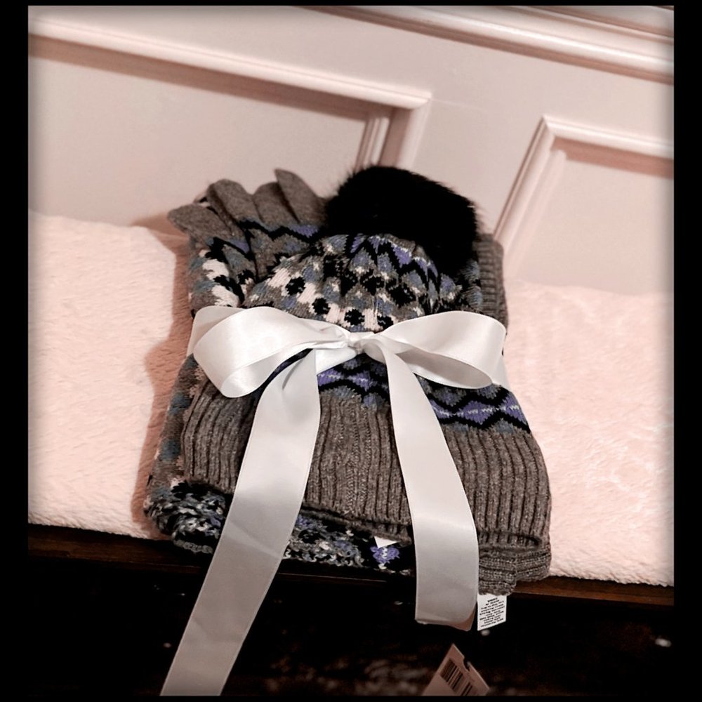 3 Piece Vera Bradley Scarf, Hat, Gloves Set - Playful Penguin Blue NWT!!!